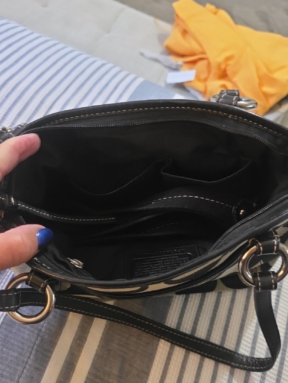 Coach Black and Khaki Signature Canvas Shoulder Bag - Picture 4 of 5